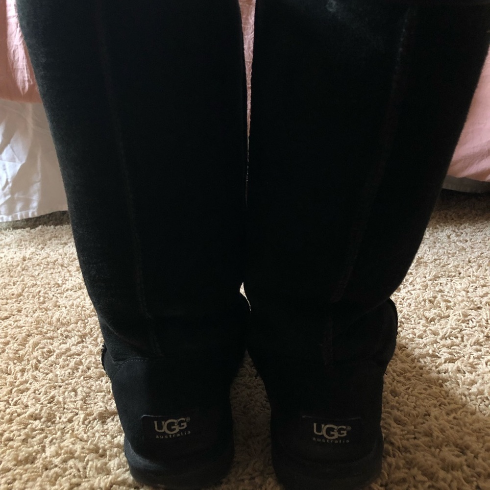 Black ugg boots